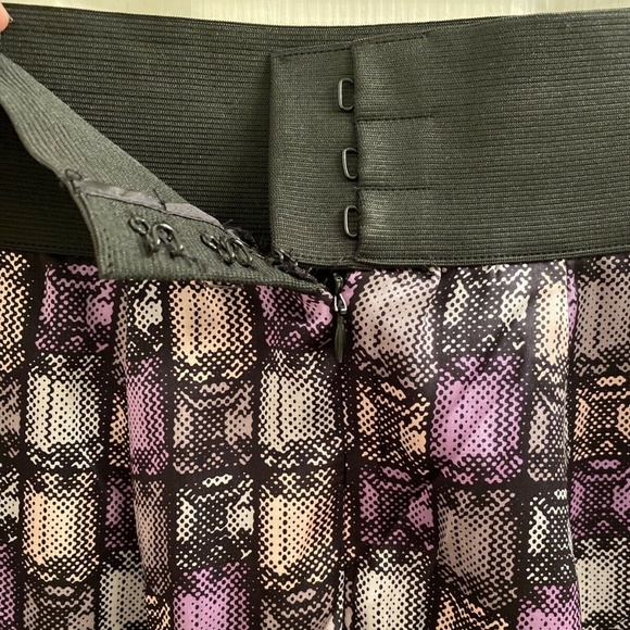 Alice & Trixie Silk Black Purple Geometric Print Wrap Mini Skirt Size XS NEW - Picture 5 of 6